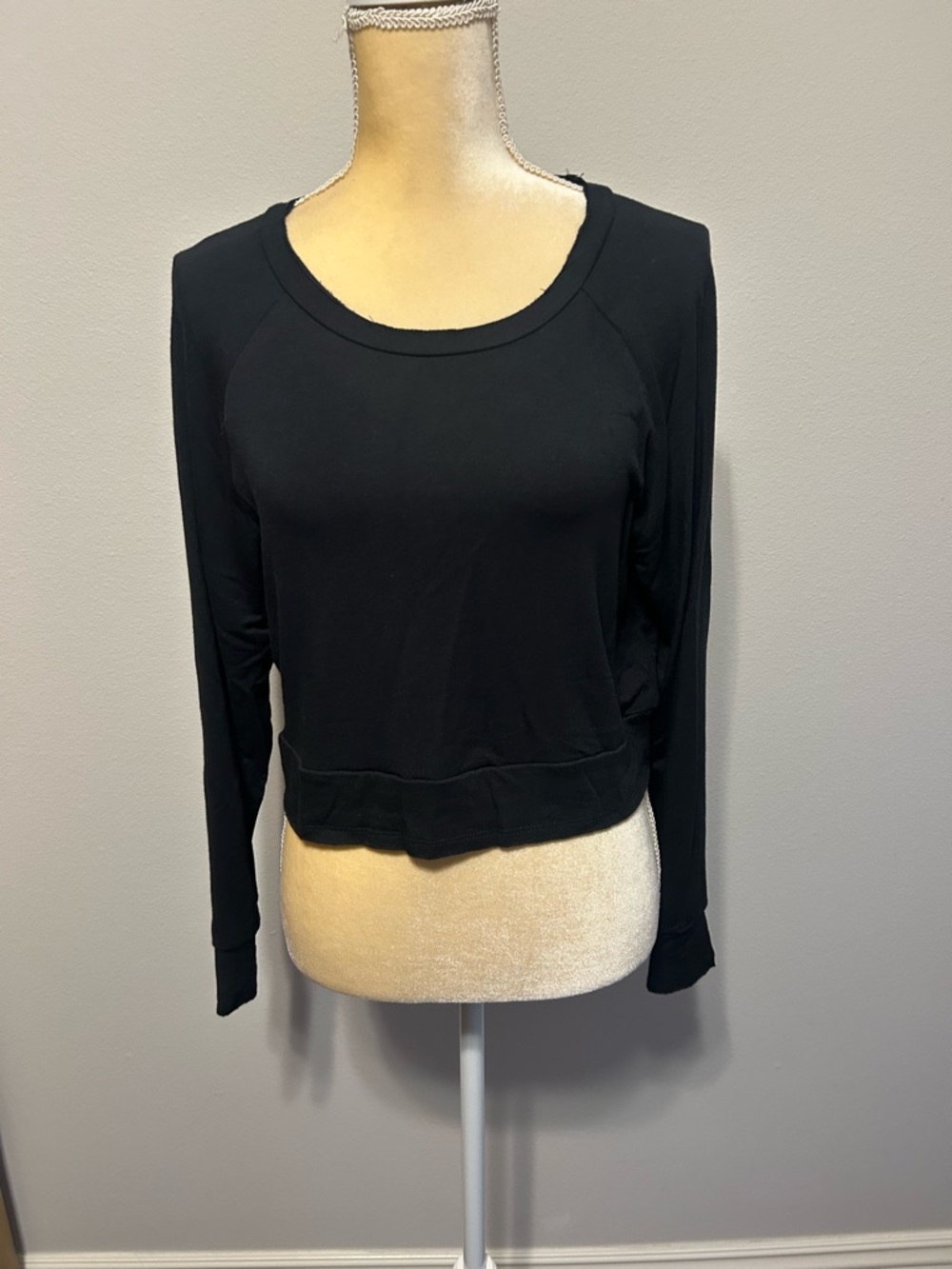 NEW 78&Sunny Black Long-Sleeve Scoop Neck Cropped  Women's Top Sz M